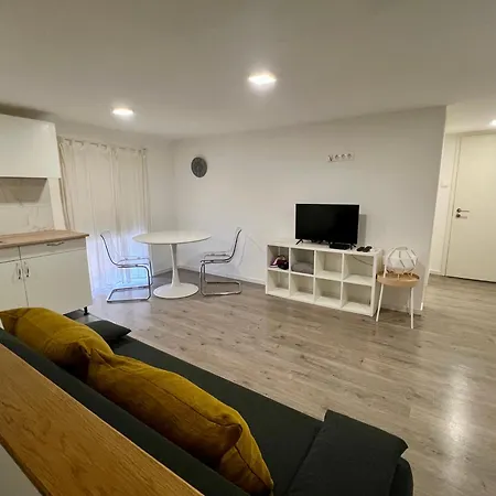 Διαμέρισμα Miko Next To Castle District *